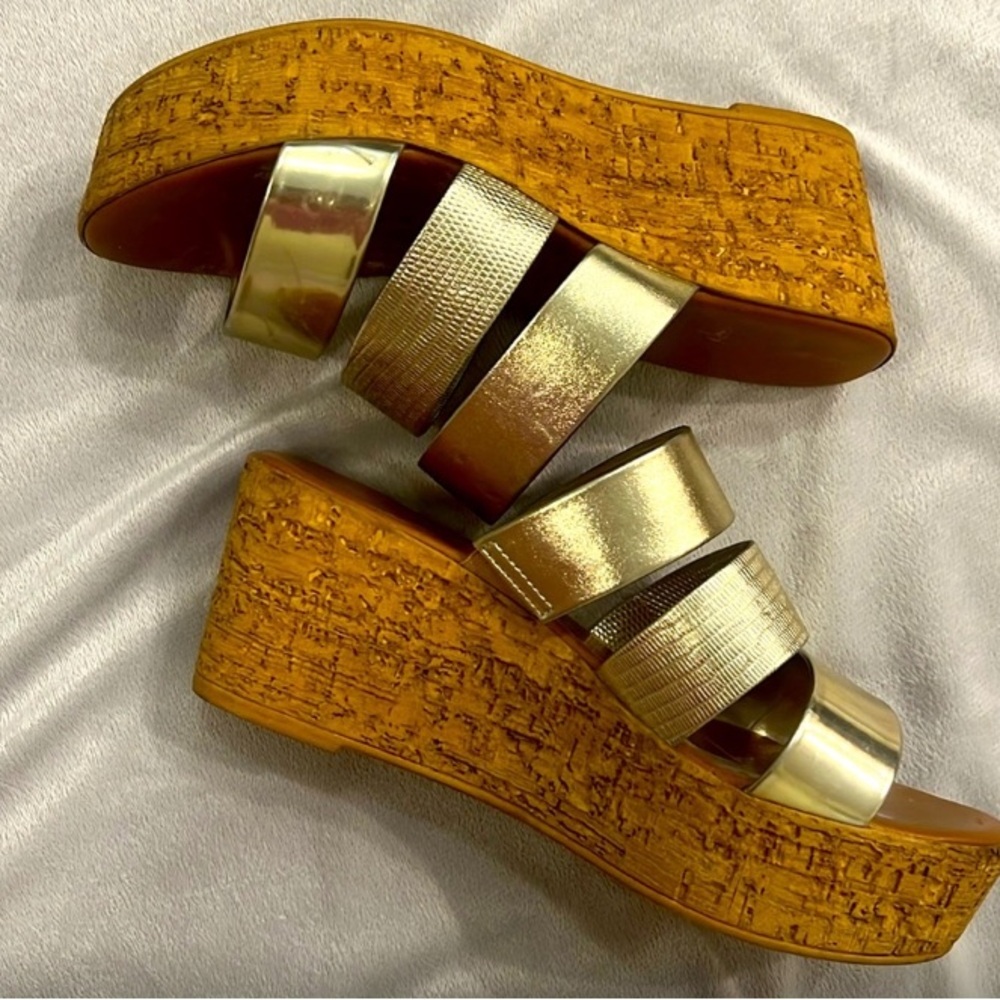 Italian Shoemakers Gold Platform Wedge Sandals Sz 38/7.5